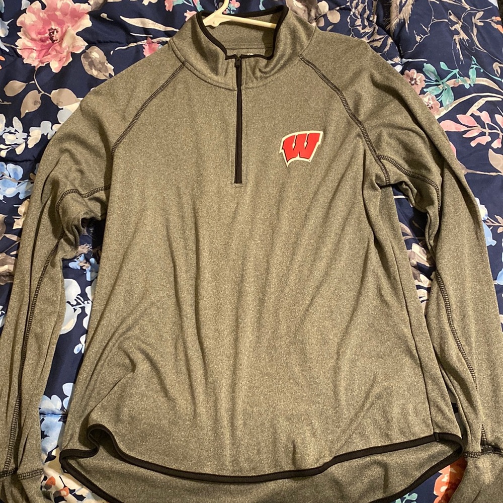 NWOT! Wisconsin Badgers half zip up.